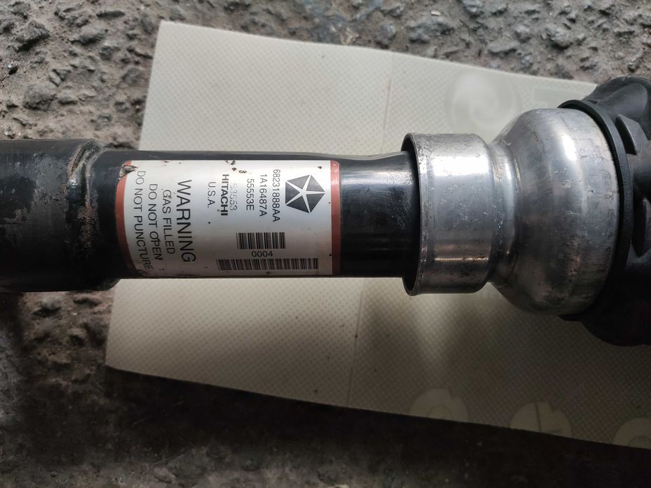 Пневмостойка 68231885AA