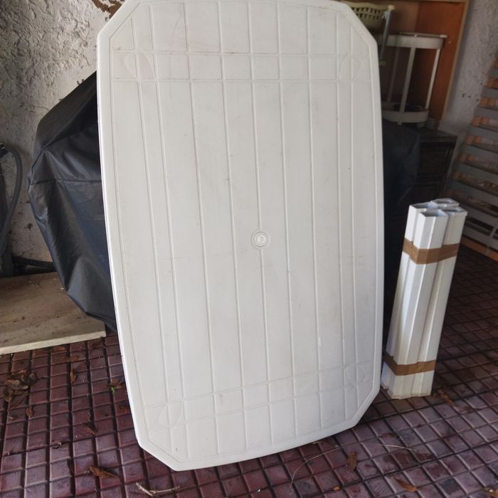 Mesa de plástico.