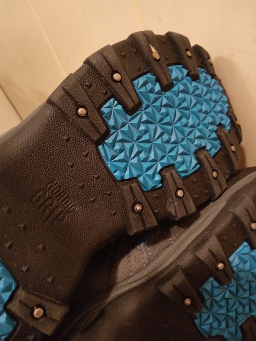 Nordic Grip - zamszowe buty z kolcami