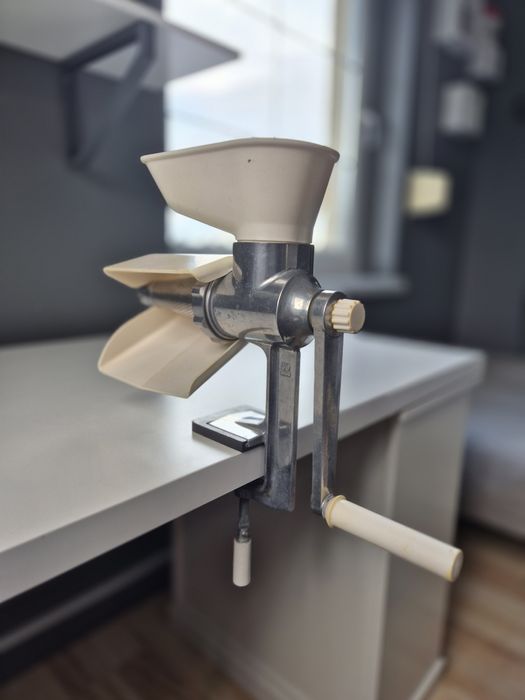 Maszynka do mielenia mięsa PRL 1991 rok stara