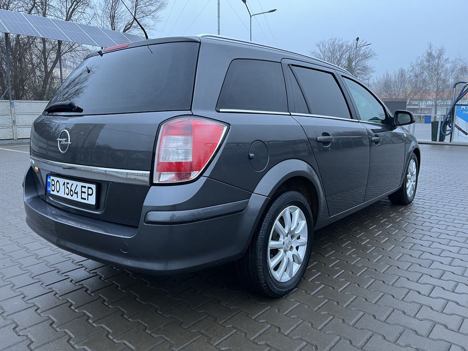 Opel Astra Station Wagon 2010 1.6 бензин