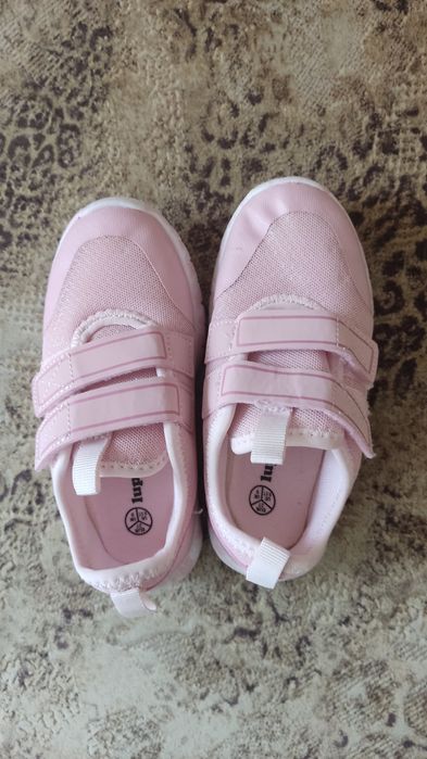 Продаю детские кроссовки Лупилу