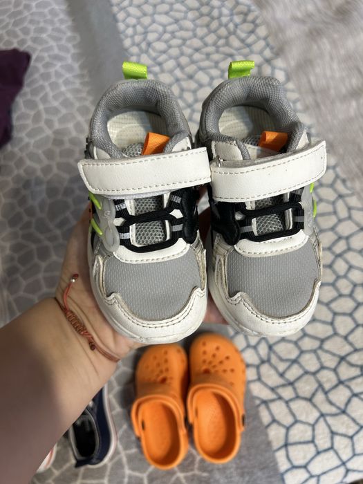 Дитячі кросівки і кеди