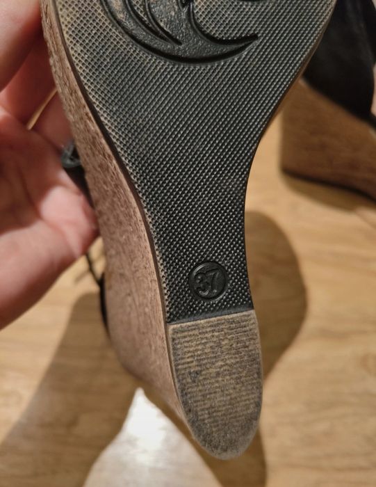 Sandały na koturnie Quazi czarne 37