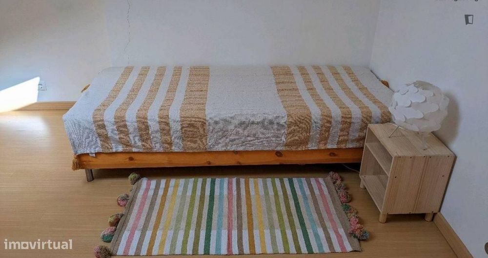 Quarto - localizado em Carcavelos Lisbon