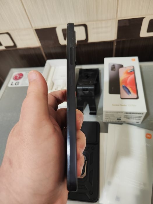 ИГРОВОЙ Xiaomi redmi note 12Pro, память 8+8-256гиг,хорошее состояние
