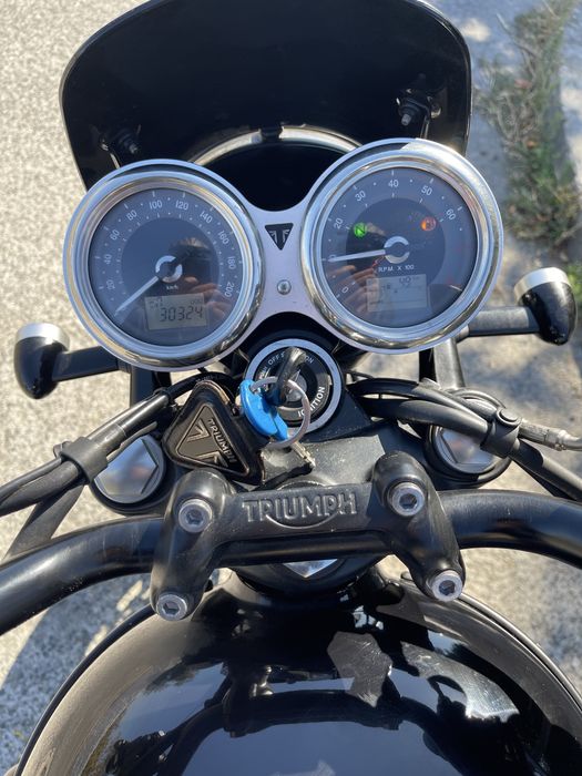 Triumph bonneville T100 black • Possibilidade credito
