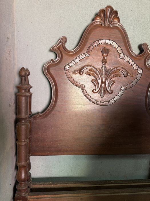 Cama de solteiro com bilrros