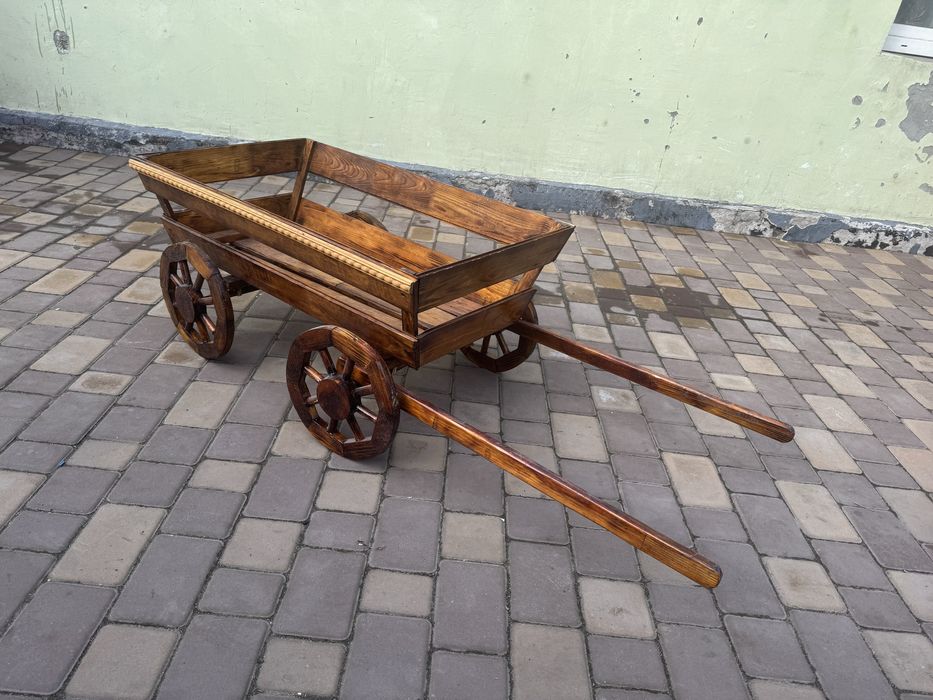 Дерев'яний садовий візок