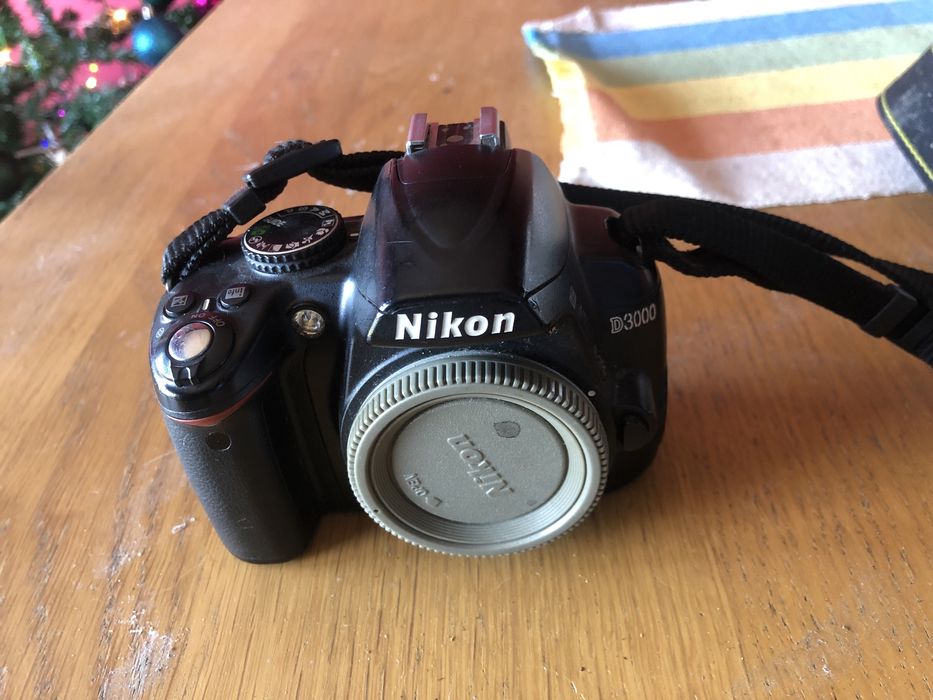 Functional Nikon D3000 DSLR Camera64354203485058125