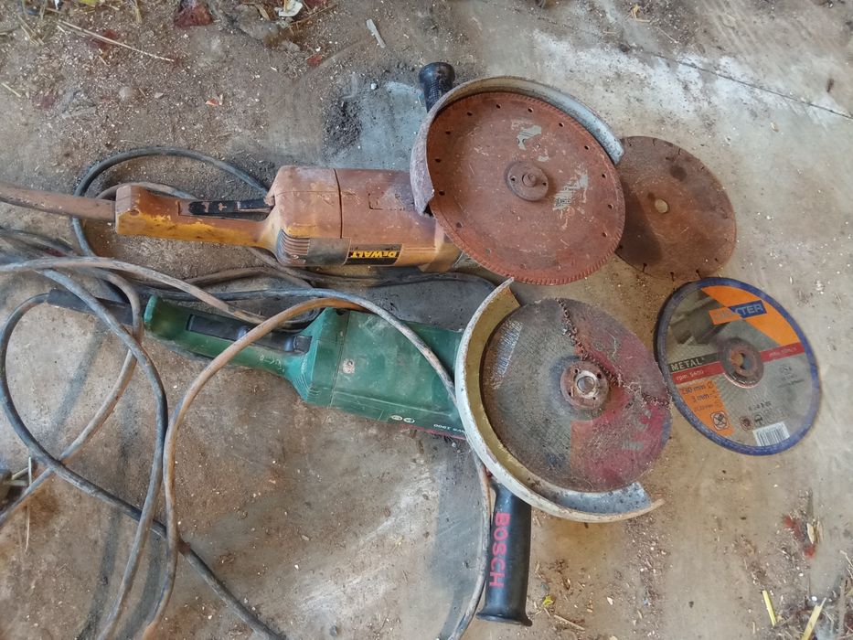 2 rebarbadoras avariadas