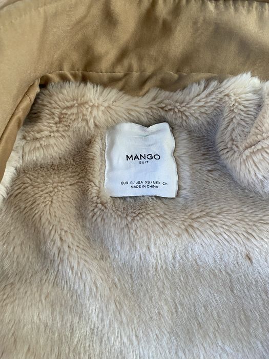 Дуже тепла фірмова куртка Mango
