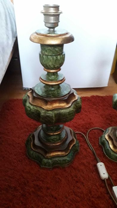 stara lampa elektryczna drewniana