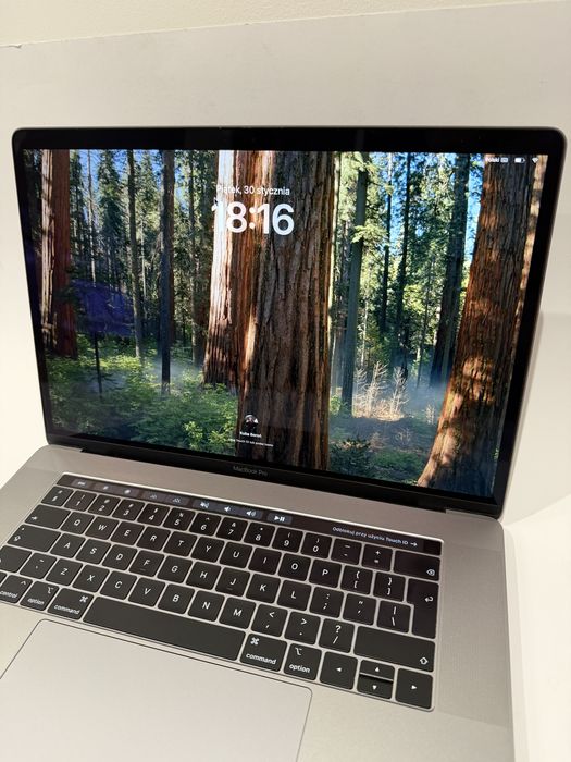 MacBook pro 15’ i7 16 GB 320 cykli
