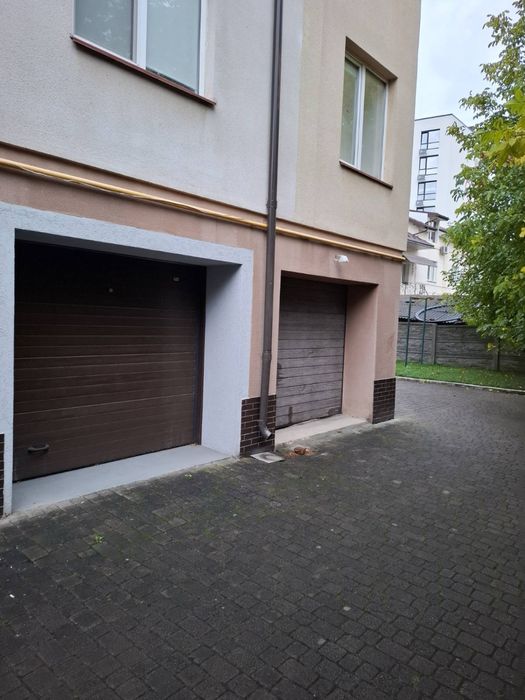 Продається в центр.частин.в новобуд.з світлом,водою.