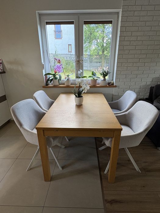 Stół Ikea Bjursta
