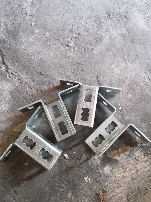 Suportes Hilti  de vários tamanhos