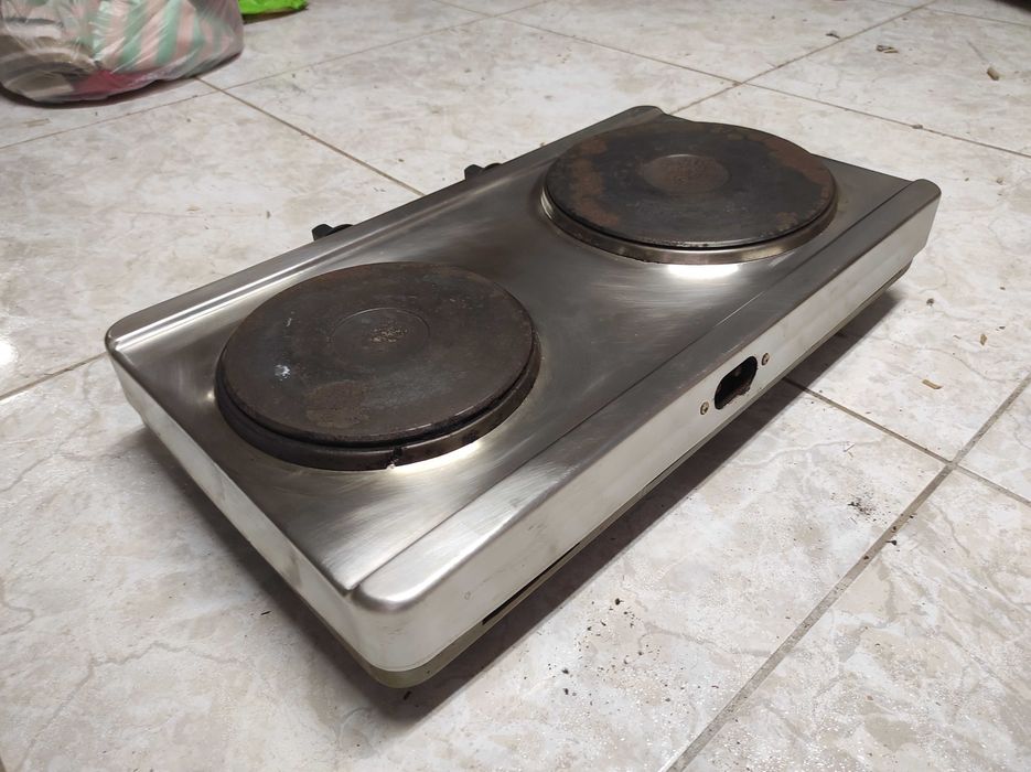 Fogão Elétrico Portátil de 2 Placas – A Funcionar