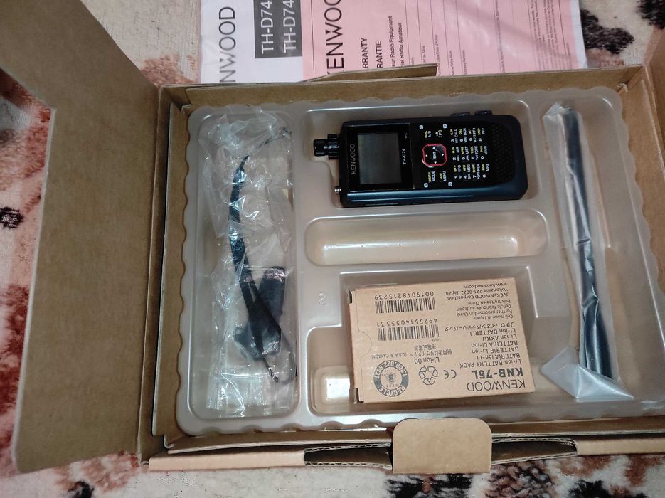 Radiotelefon Kenwood TH-D74 * Duobander- Kombajn radiowy do ręki.