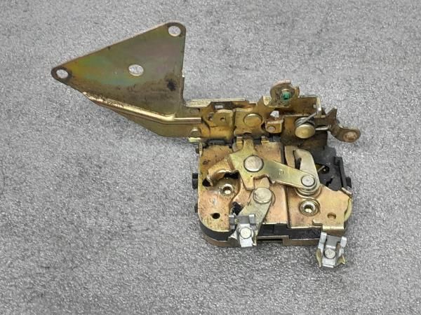 Fechadura / fecho porta frente esquerdo MITSUBISHI Carisma Hatchback (