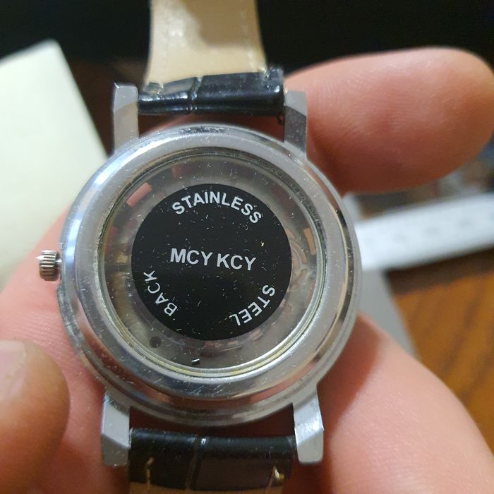 Zegarek kwarcowy garniturowiec .