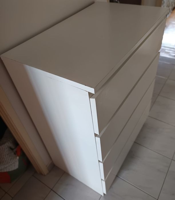 2 móveis brancos IKEA