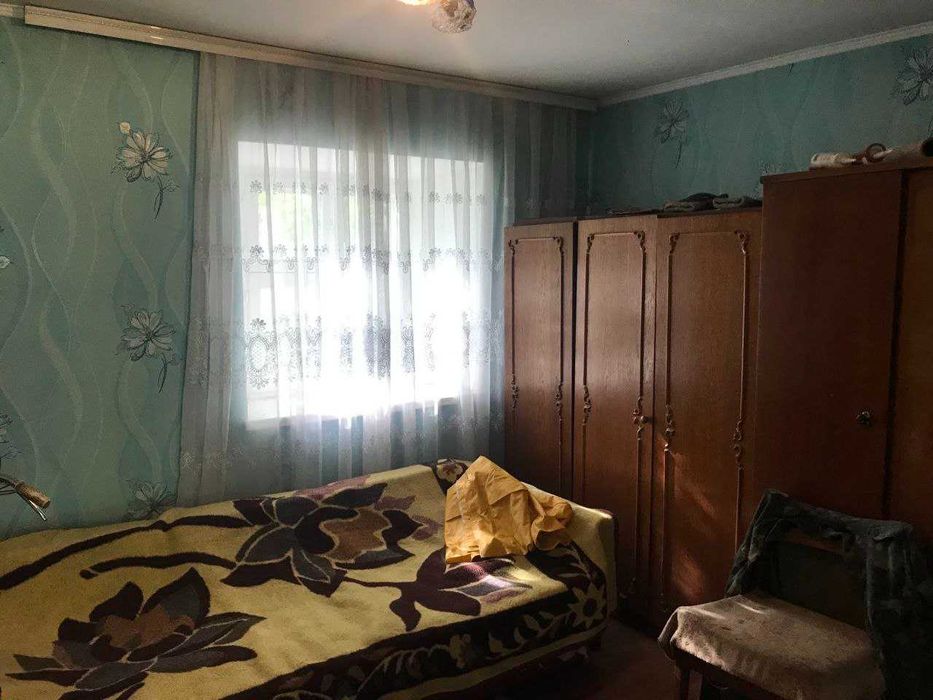 Житловий будинок, дві кімнати, із земельною ділянкою 16,75 соток.