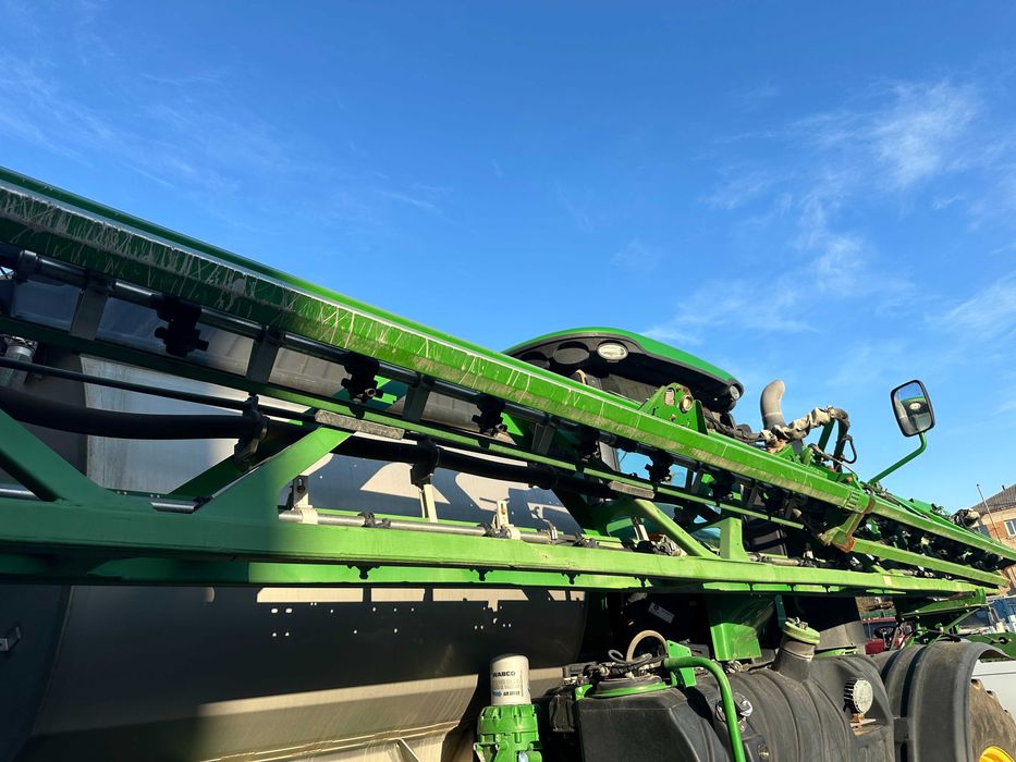 Самохідний оприскувач John Deere R4045