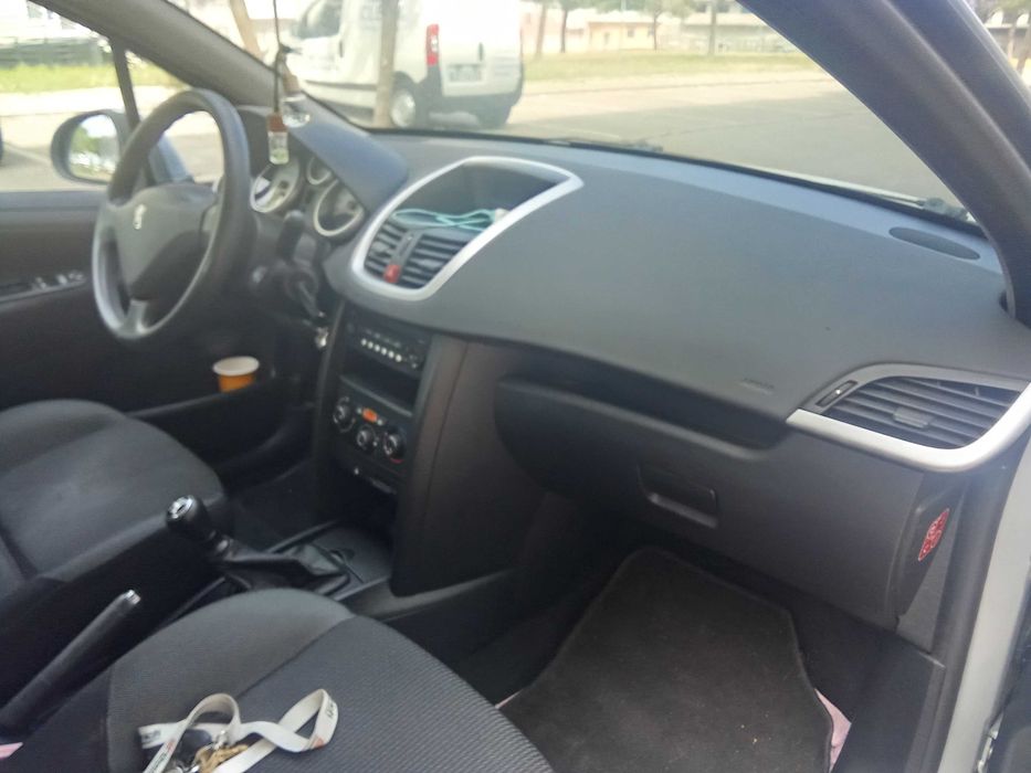 Peugeot 207 -5 Lugares Diesel 2010