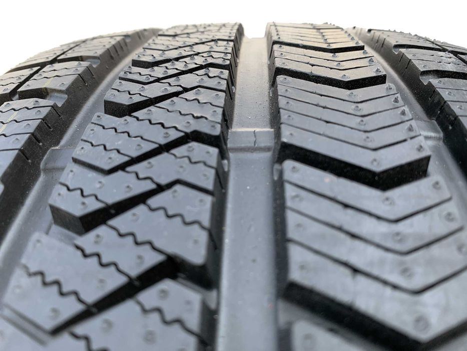 Шини зимові 235/55 R17 99H резина всесезонна All Master Q5 Poland