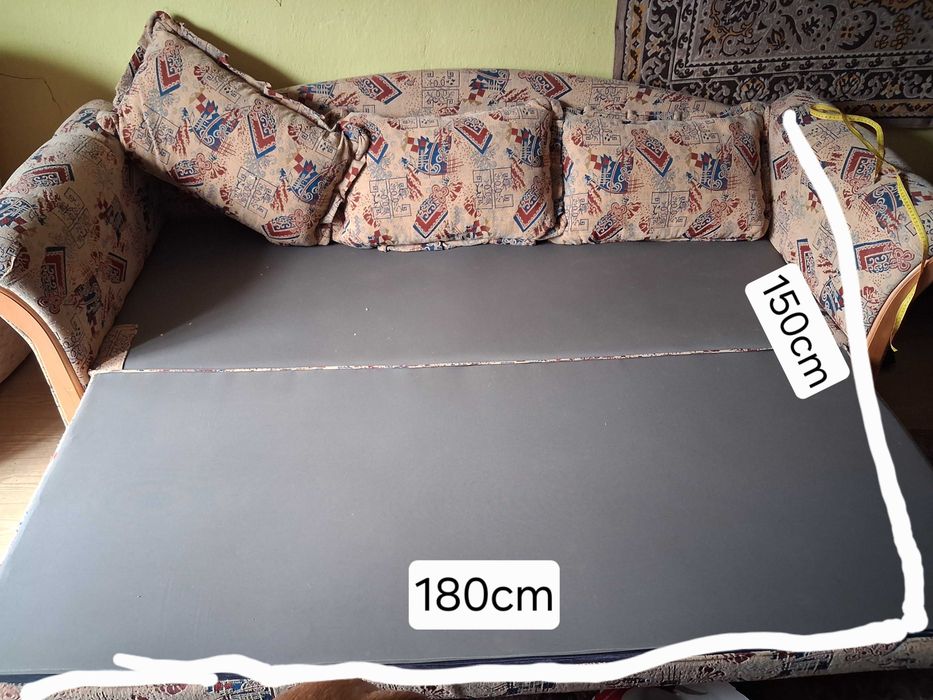 Łóżko drewniane, sofa z funkcją spania i fotel