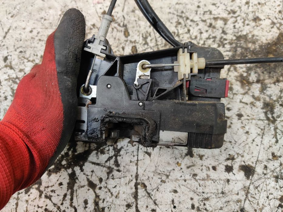 Opel Corsa C Zamek Drzwi Prawy Przód