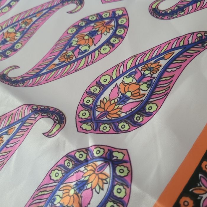 Nowa wzorzysta chusta Even&Odd