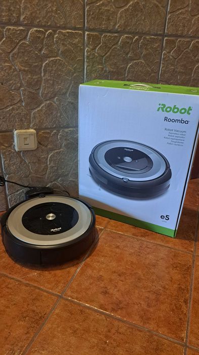 Aspirador robô iRobot Roomba e5 Wifi