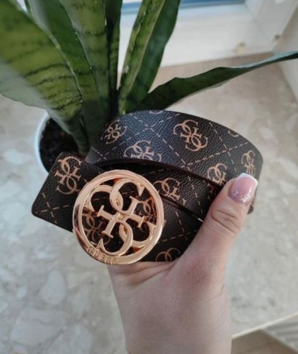 Pasek damski brązowy Guess 120 cm czekoladowy monogram