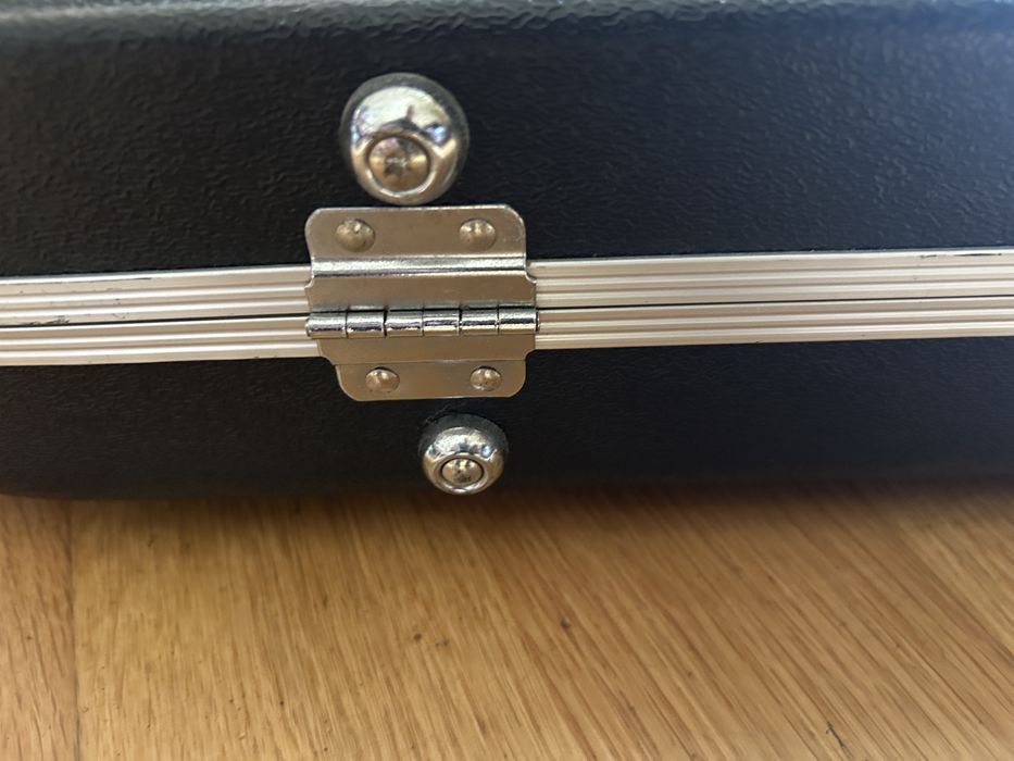 Estojo rigido para guitarra Stratocaster