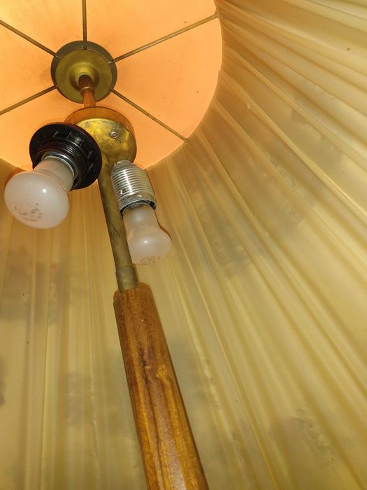 Stara lampa stojąca podłogowa