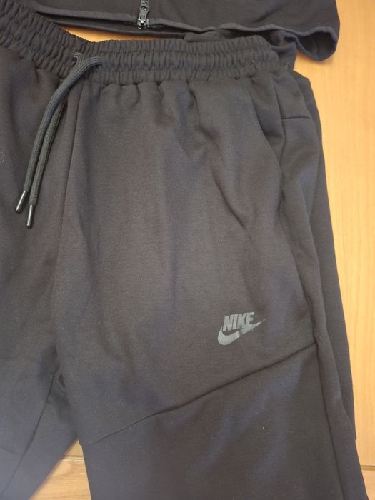 Nike Tech Fleece Preta
