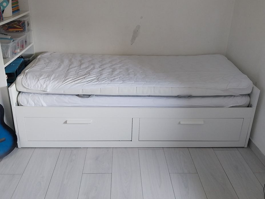 Cama individual ou dupla + 2 colchões