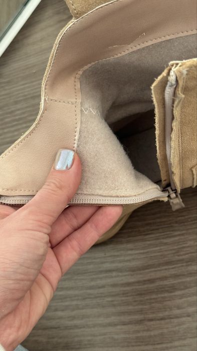 Продаю ботинки казаки из натуральной замши