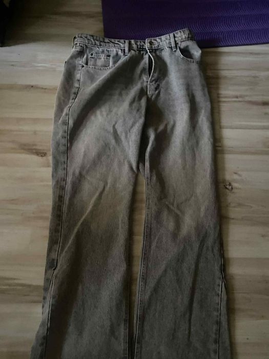 Spodnie jeasnowe flaredy