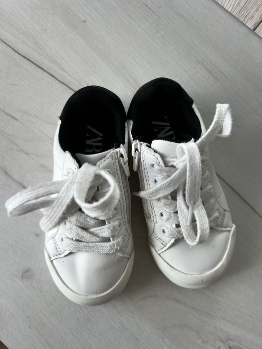 Детские белые кеды