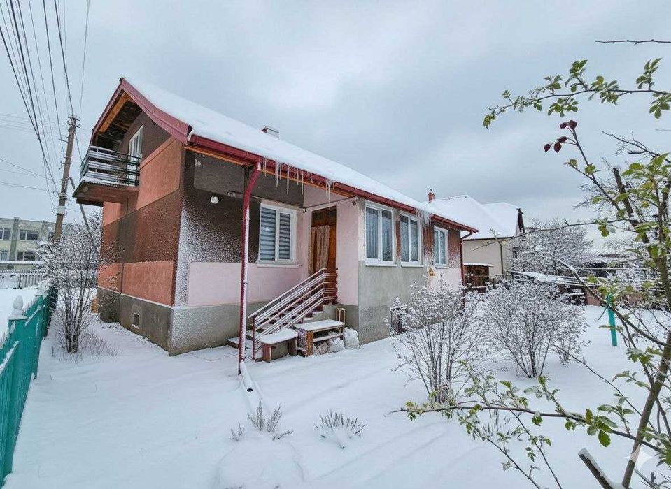 Продається добротний житловий будинок в центр. частині  м.Стрий...