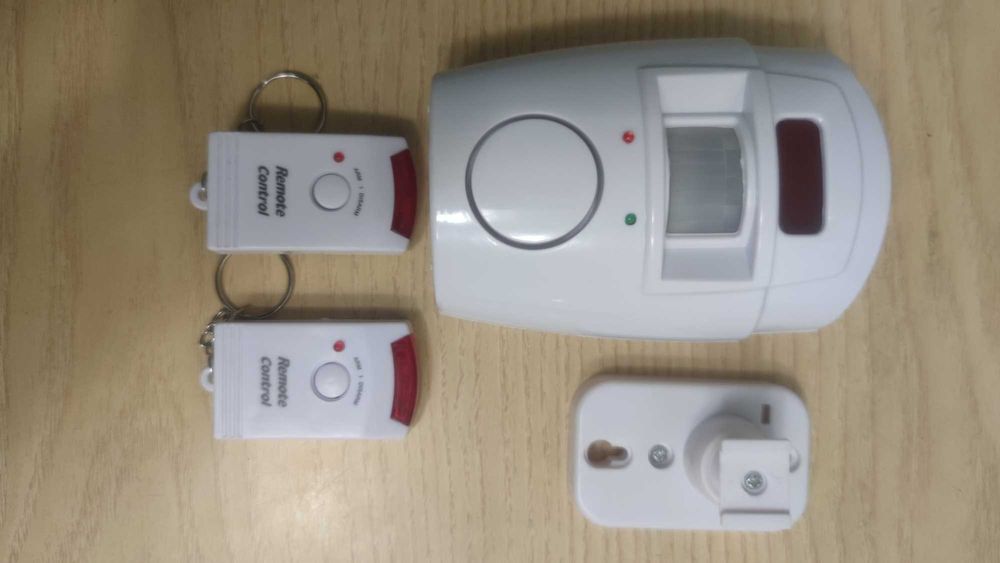 Побутова сигналізація з датчиком руху Sensor Alarm + 2 брелоки