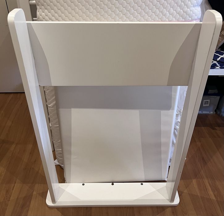 Berco Trama com colchão resguardos e edredão (oferta de fraldário)