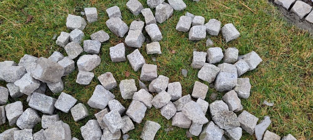 Kamien granitowy