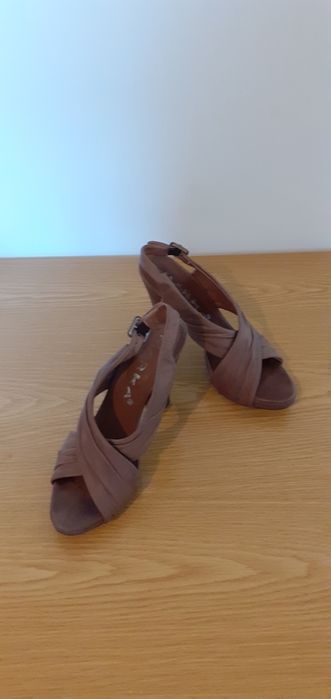 Sandalias camel pele 38