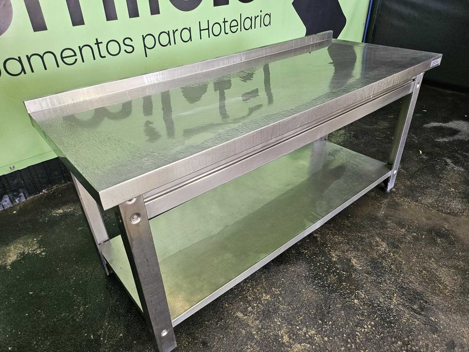 Bancada de trabalho em inox