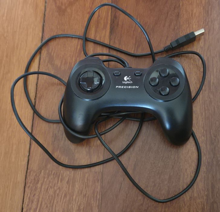 Pad Logitech Precision w stanie bardzo dobrym