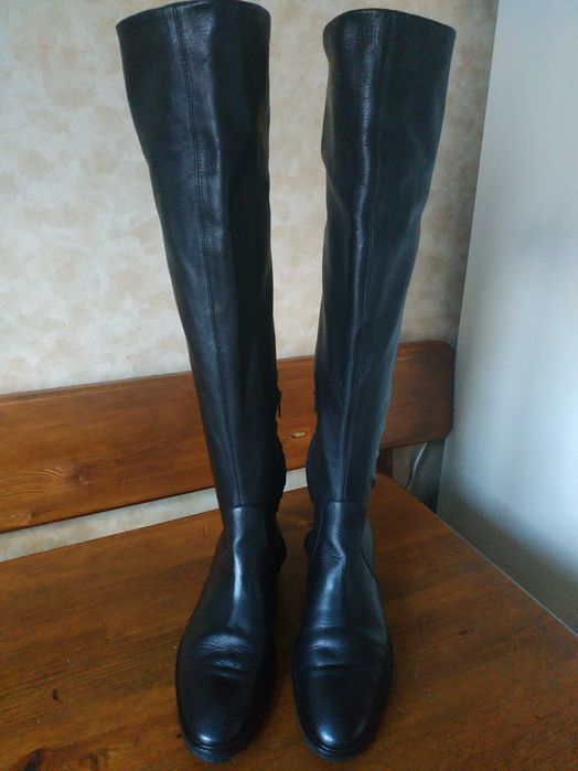 Ботфорти жіночі шкіряні чорного кольору на низькому ходу 40 р/26,5 см